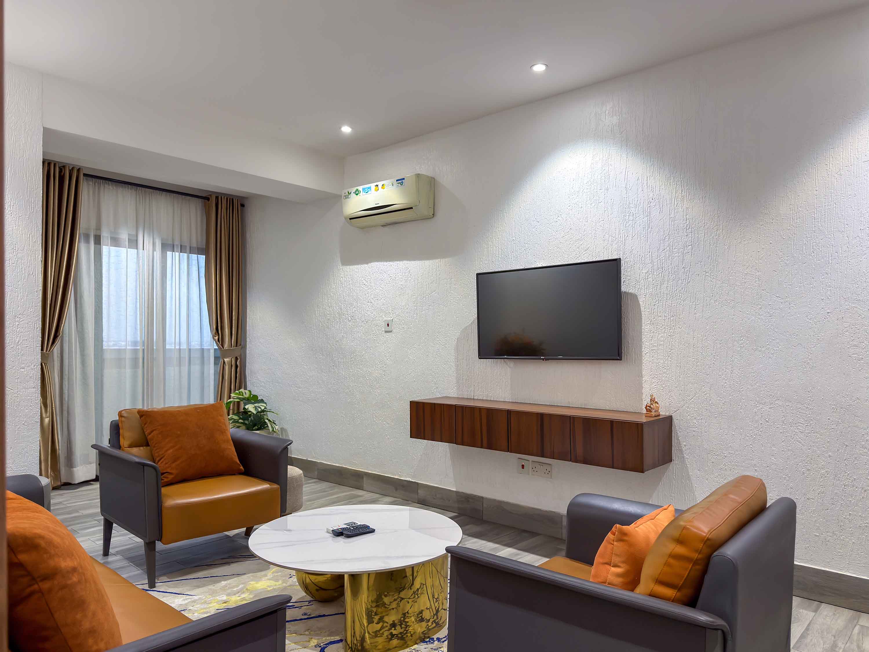 EXECUTIVE SUITE image